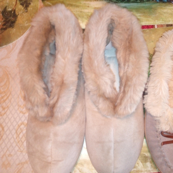 2 PRS SIZE 7/8 HOUSE SHOES - Picture 4 of 8